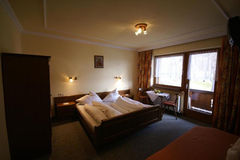 Double Room image 3