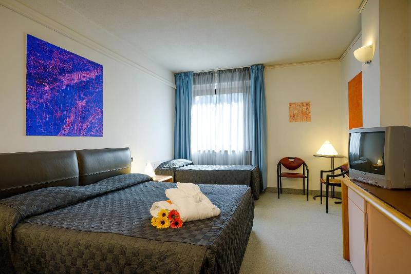 Triple Room image 2