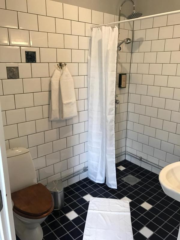 Standard Double Room image 3