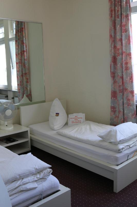 Double Room image 4