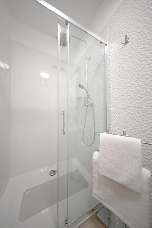Deluxe Double Room image 3