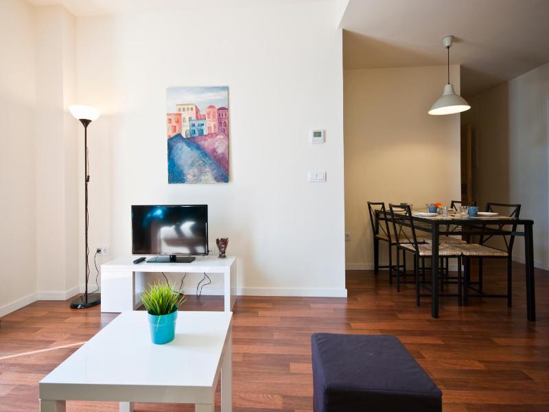 Two-Bedroom Apartment (4-6 Adults) image 4