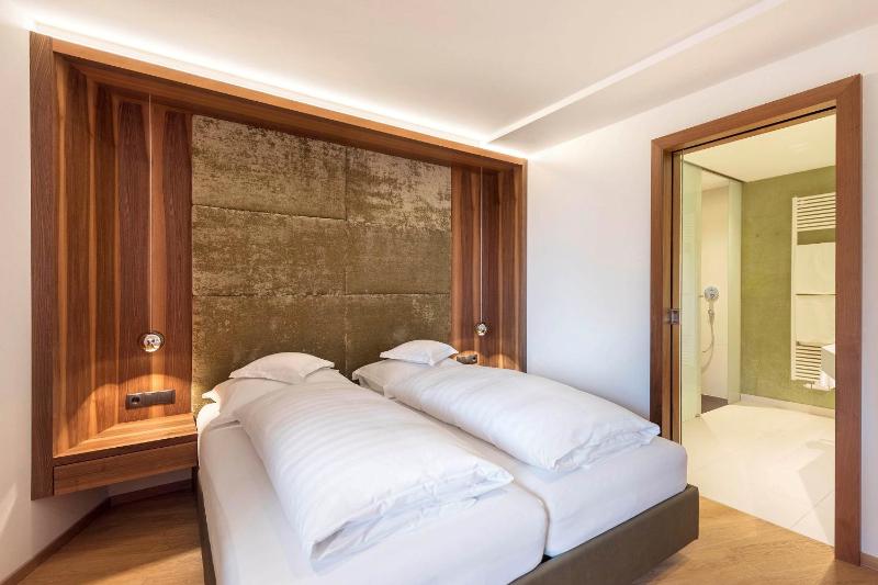 Double Room image 3