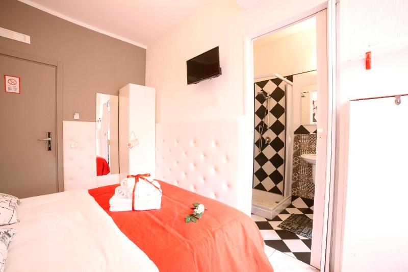 Economy Double Room image 2