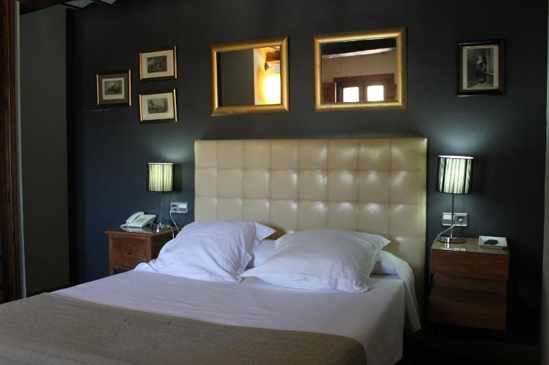 Double or Twin Room with View image 2