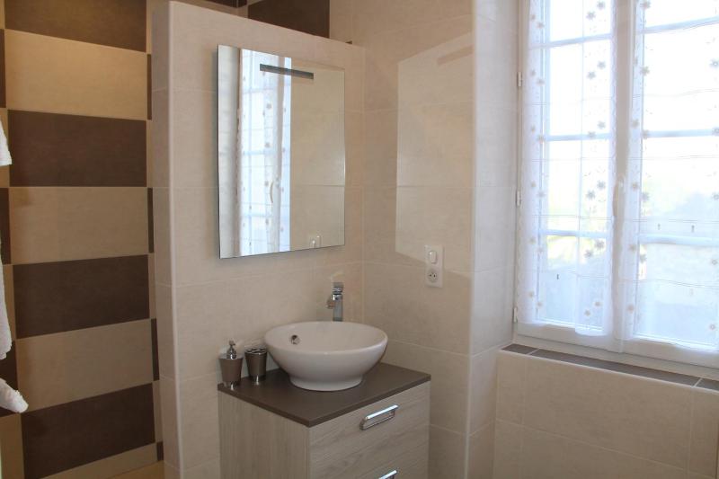 Standard Double Room image 3