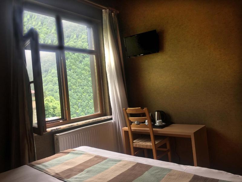 Standard Triple Room image 4