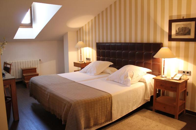 Double Room with Extra Bed image 4
