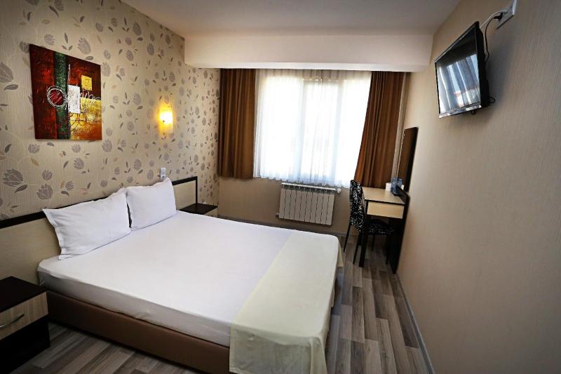Standard Double Room image 2