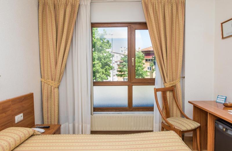 Single Room image 4