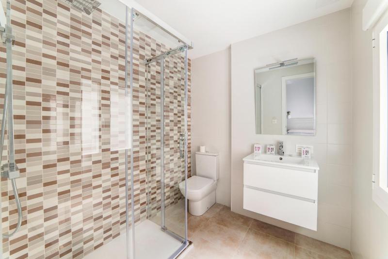 Triple Room with Bathroom image 4