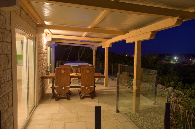 Luxury Holiday Home with Jacuzzi and Terrace image 3