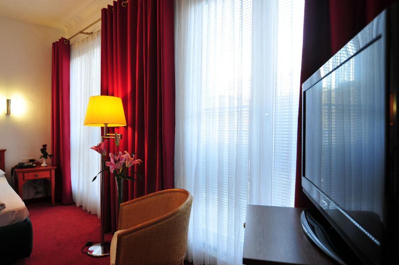 Twin Room image 4