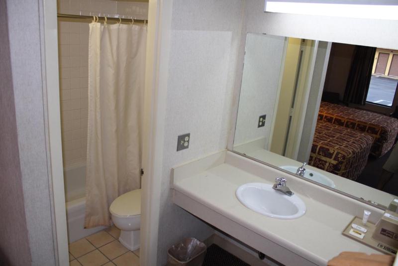 Double Room with Two Double Beds image 3