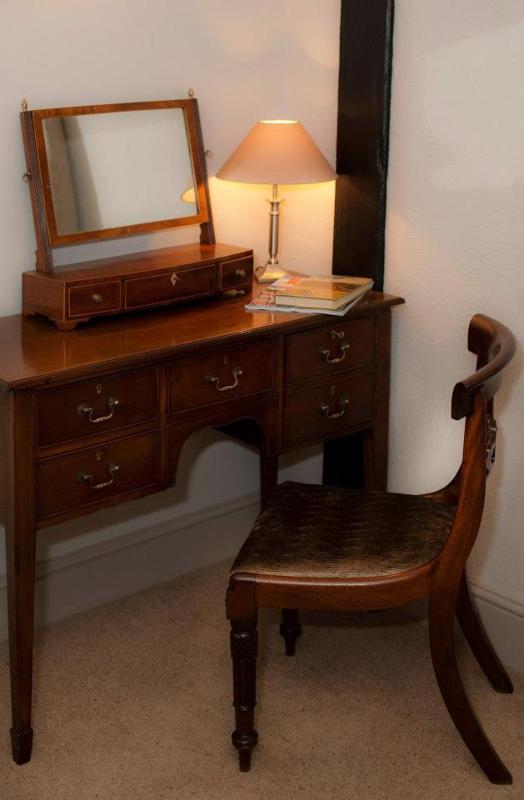 Standard Double Room image 4