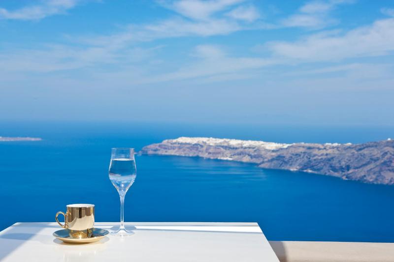 Superior Suite with Jacuzzi and Caldera View image 2
