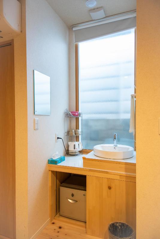 Osaka Guesthouse SAYURI TENGACHAYA Ekimae - image 3