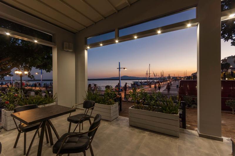 Panellinion Luxury Rooms - image 8