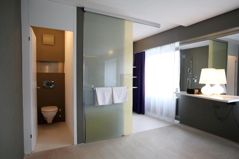 Standard Double Room image 3