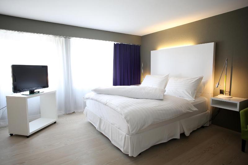 Standard Double Room image 2