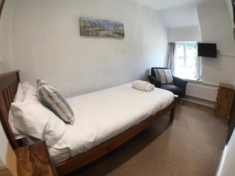 Single Room image 3
