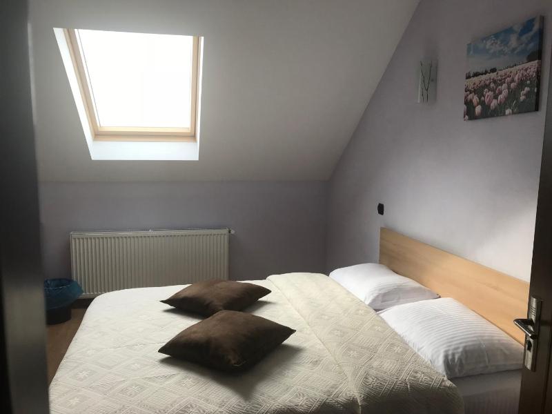 Deluxe Queen Room image 1