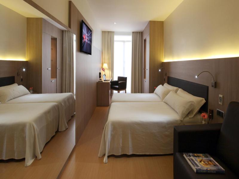 Triple Room image 2
