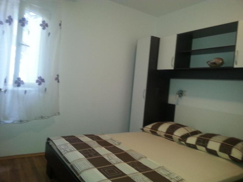 One-Bedroom Apartment image 2