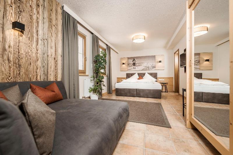 Double Room image 1