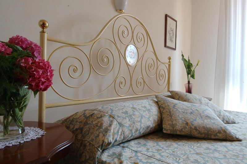 Economy Double Room image 2