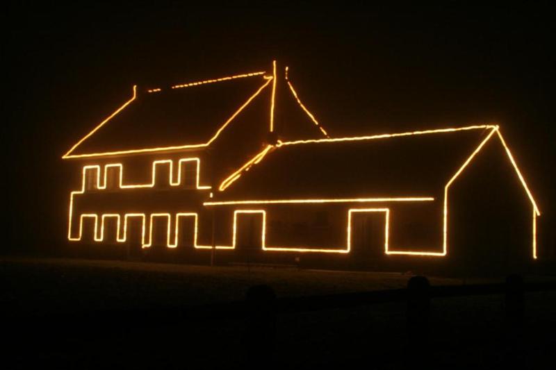 Six-Bedroom House image 3