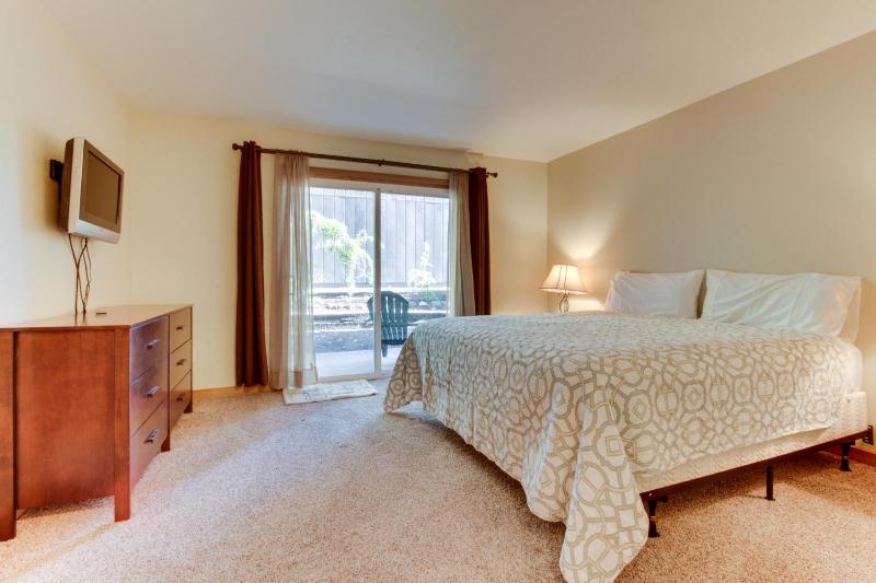 One Bedroom Apartment image 2