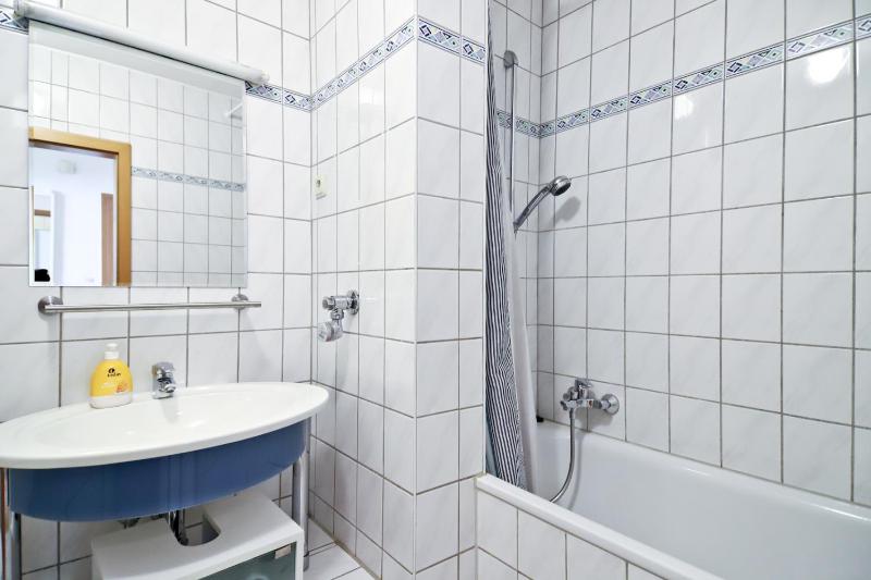One-Bedroom Apartment with Garden View image 3