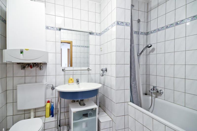 One-Bedroom Apartment with Garden View image 2