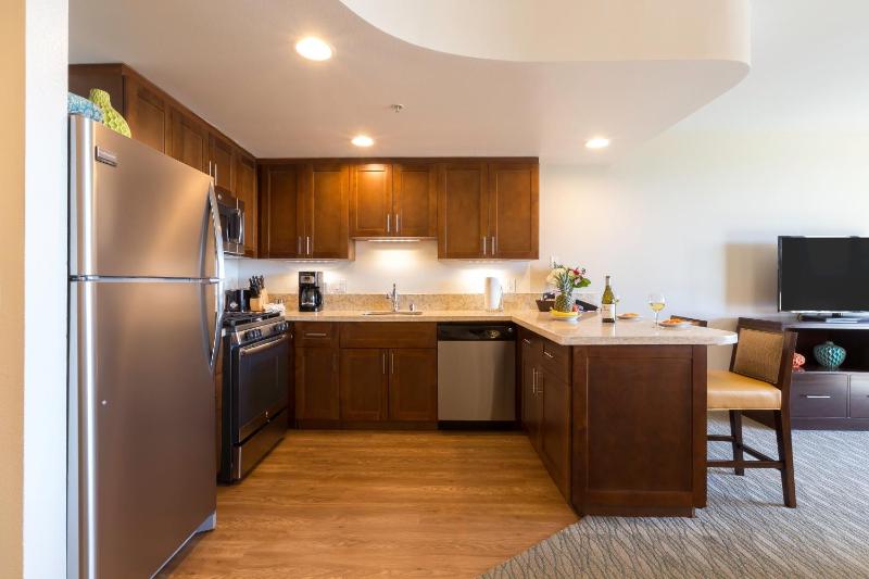 One-Bedroom Suite with Garden View image 2