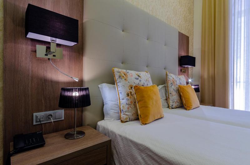 Superior Twin Room image 4