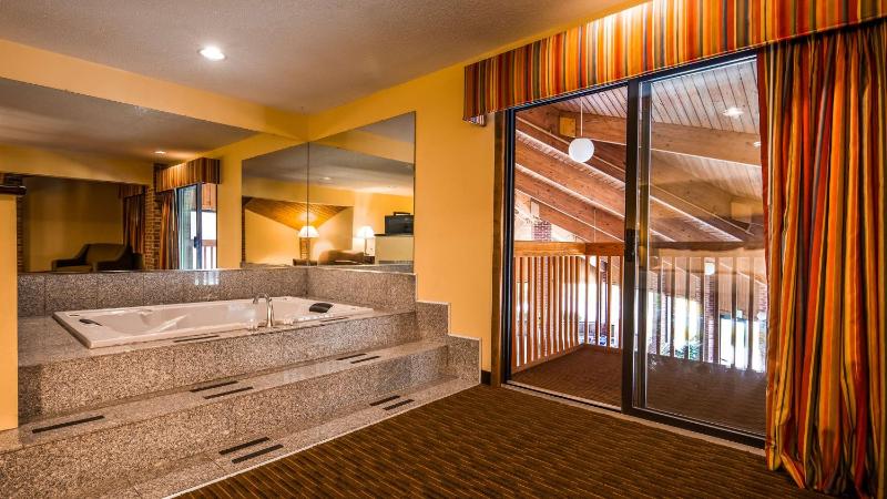 King Suite with Sofa Bed Spa Bath - Balcony/Non-Smoking image 4