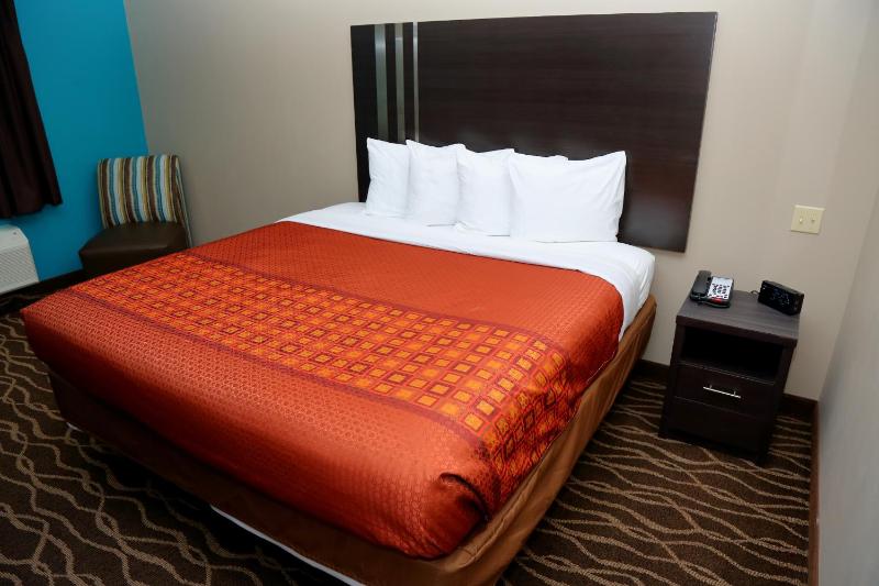 1 King Bed Non-Smoking image 4
