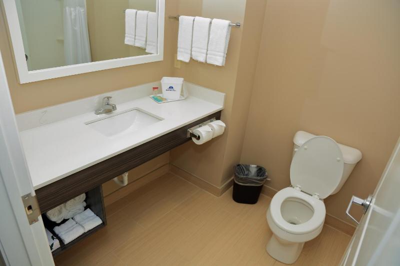 2 Queen Beds Kitchenette NS image 4