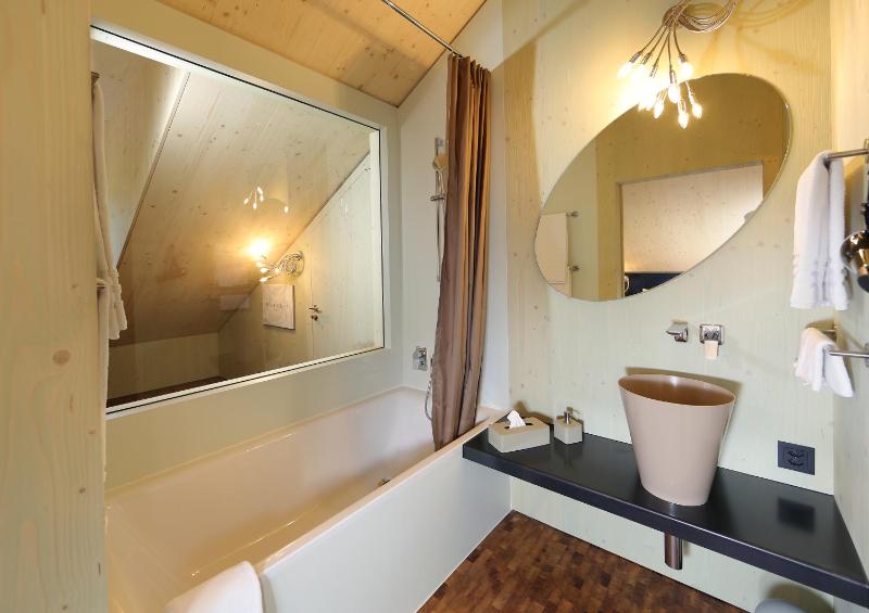 Deluxe Double Room image 2