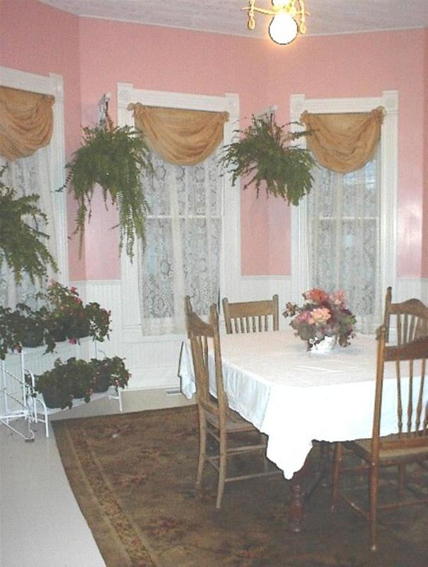 Three-Bedroom House image 4