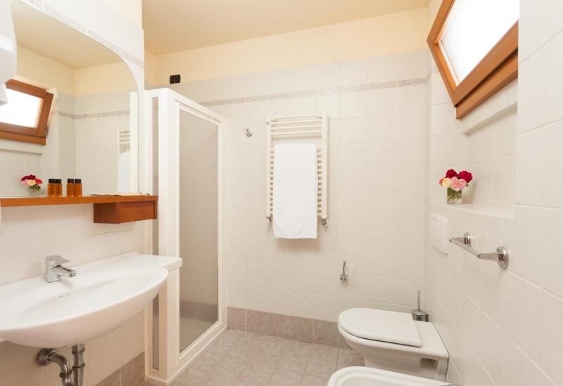 Double Room with Mountain View and Balcony image 2