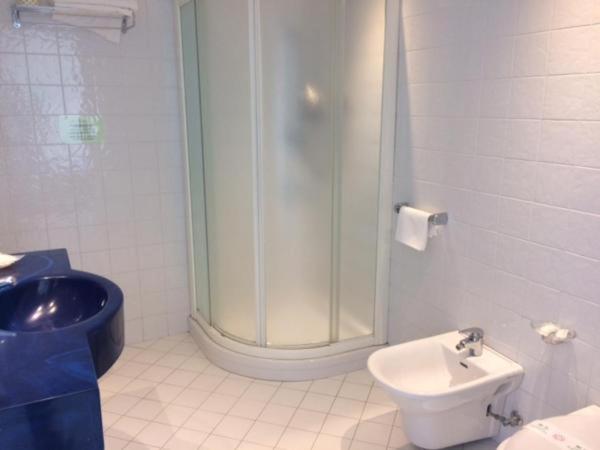 Double Room with Balcony and Sea View image 4