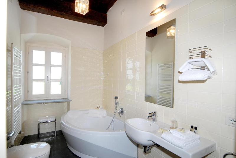 Superior Double Room image 4