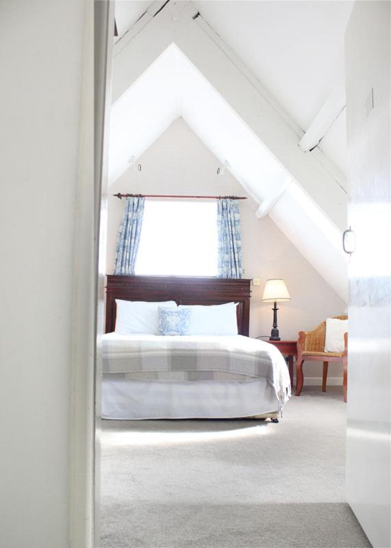 Standard Double Room image 4
