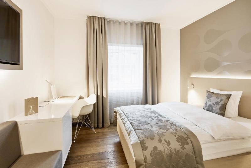 Classic Single Room image 3