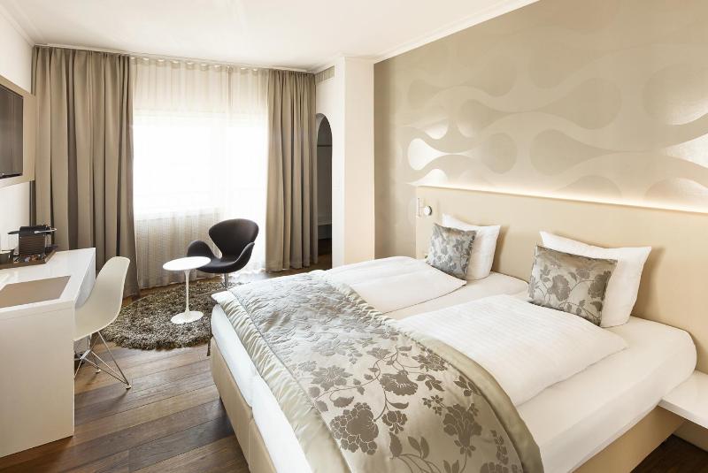 Superior Double Room image 3