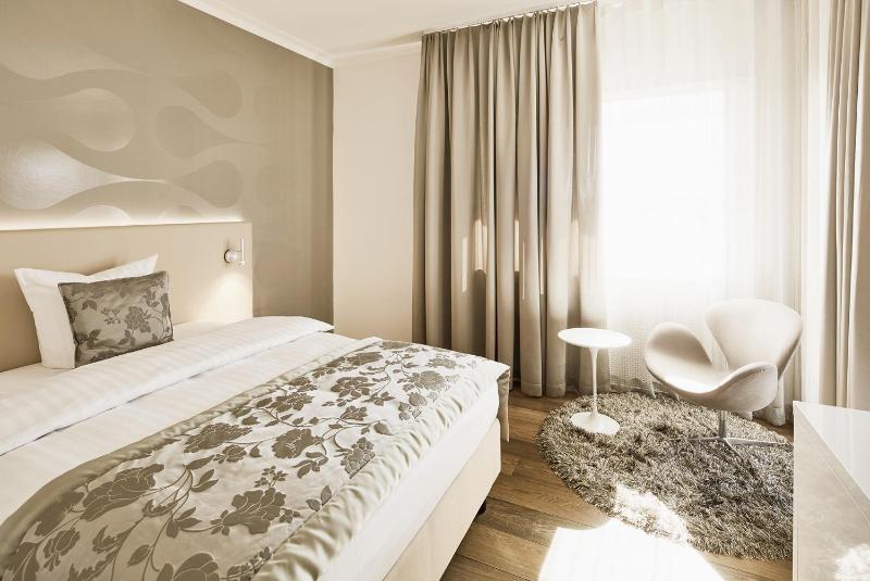 Business Single Room image 3