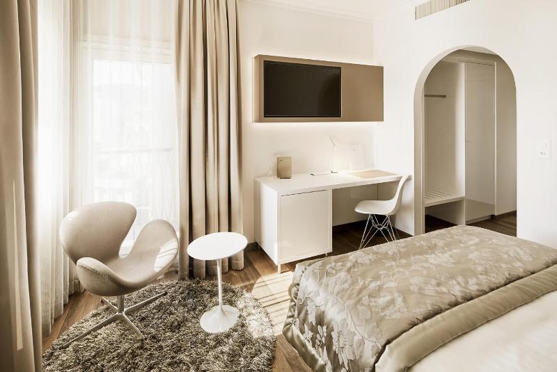Business Single Room image 4