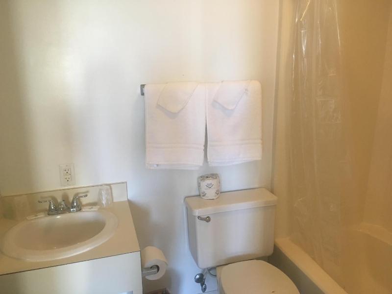 Ocean Cove Motel - image 16